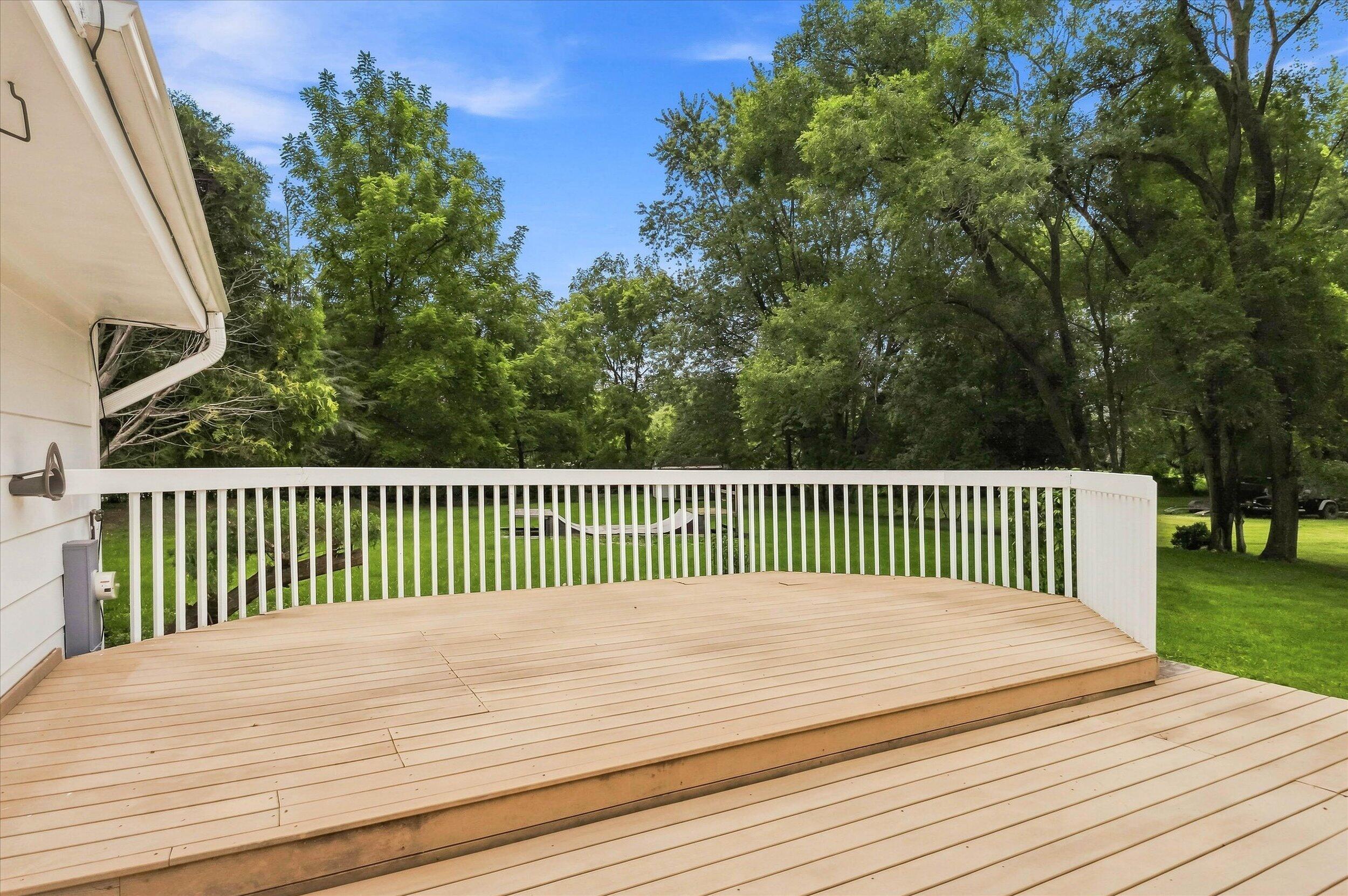 2517 West Chestnut Road Mequon, WI 53092 - Photo 49 of 59 49-Deck