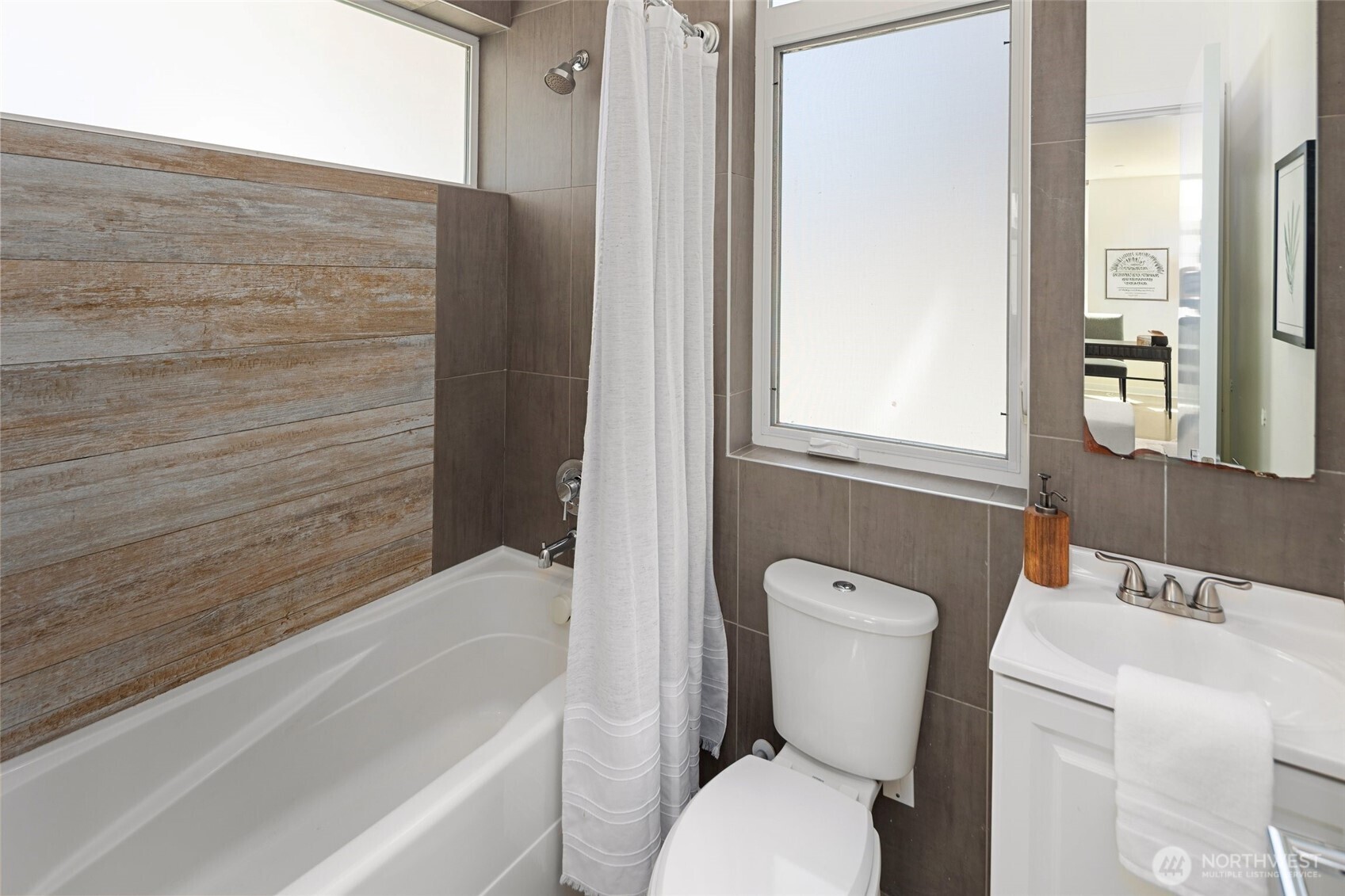 4151 California Avenue Southwest, Unit A Seattle, WA 98116 - Photo 7 of 37 Gallery Image 7