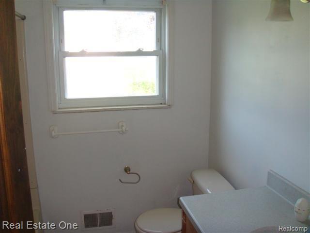 46322 Bemis Road Belleville, MI 48111 - Photo 4 of 16 Full Bath