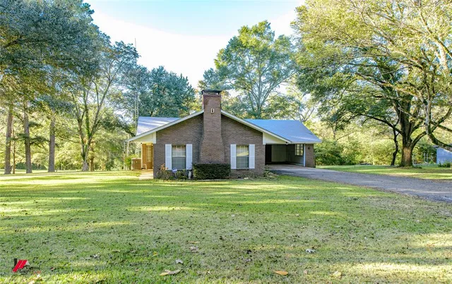 a house view with a outdoor space