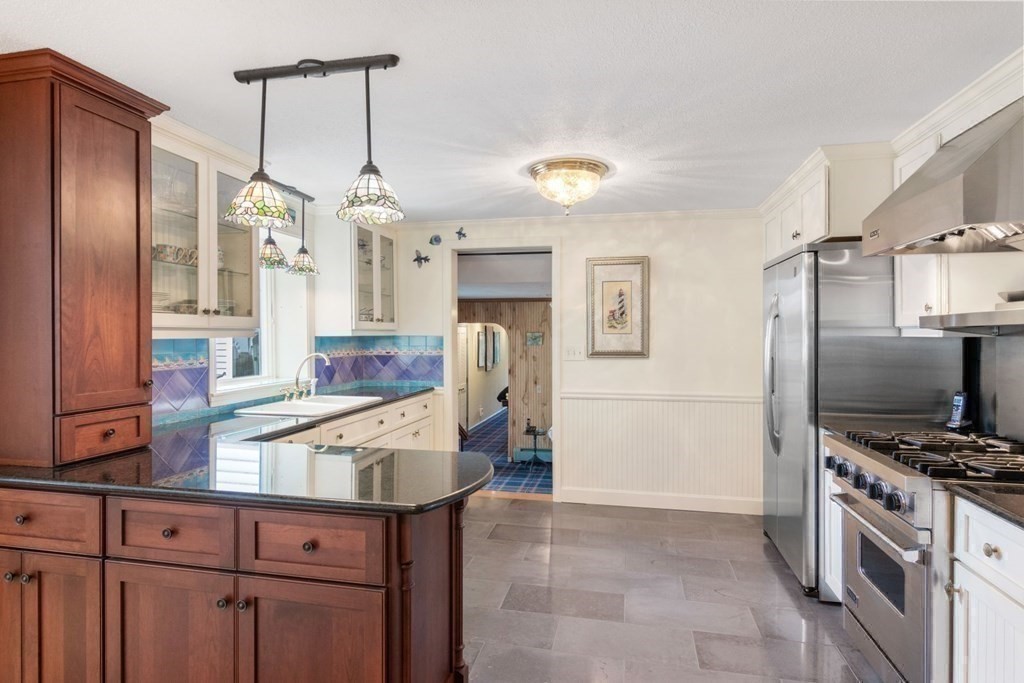 3 Farnum Road Bourne, MA 02532 - Photo 10 of 38