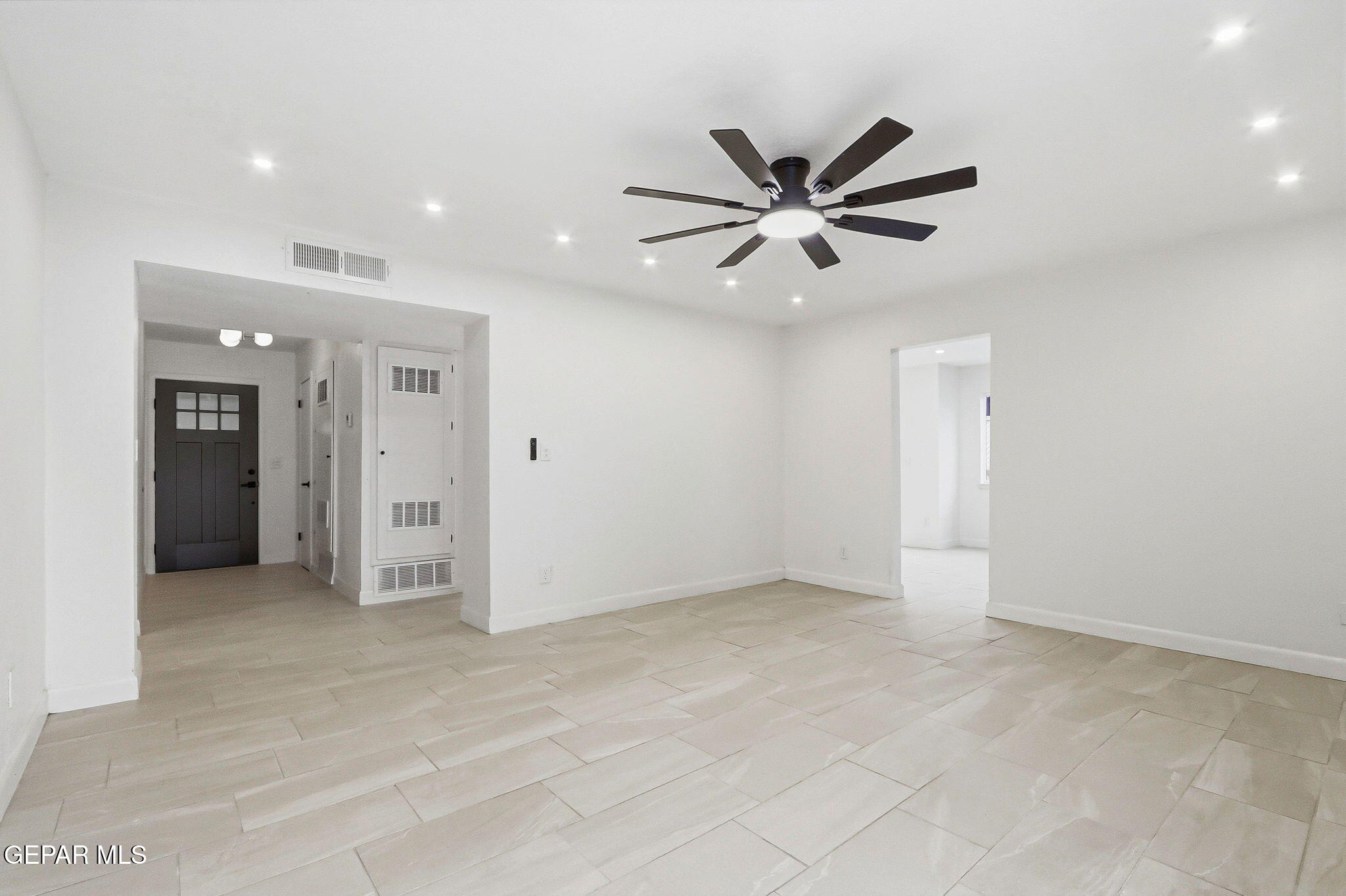 709 Frontera Road El Paso, TX 79922 - Photo 18 of 41 an empty room with closet and a ceiling fan