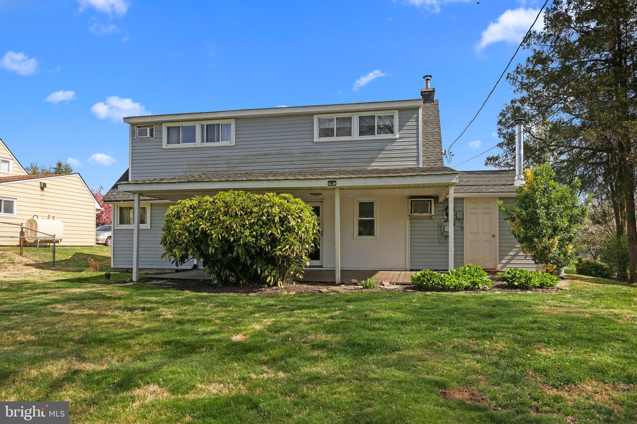 11 Hawk Road Levittown, PA 19056 - Photo 33 of 35 Exterior Back