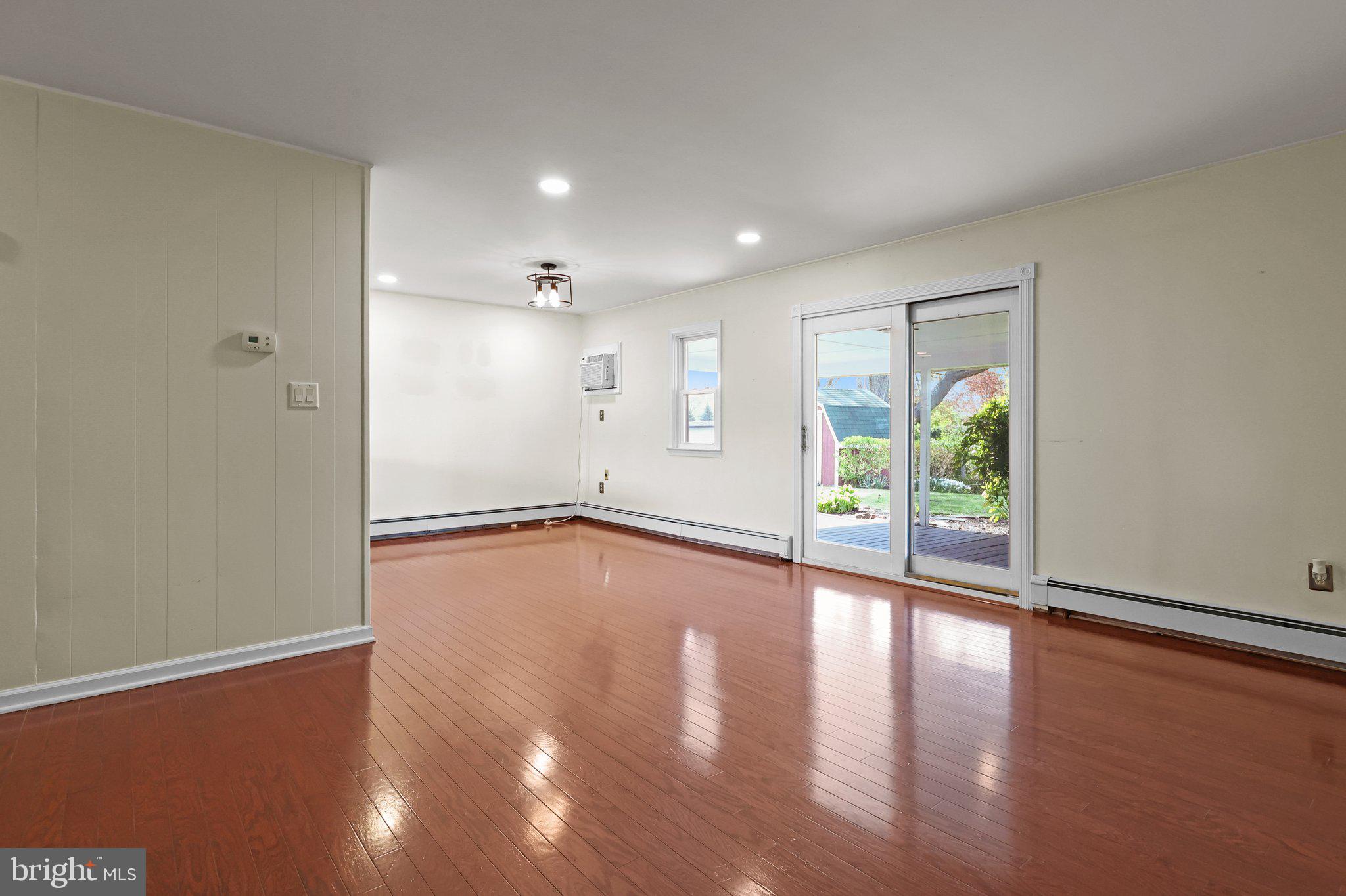 11 Hawk Road Levittown, PA 19056 - Photo 6 of 35 Living Room/Dining Room