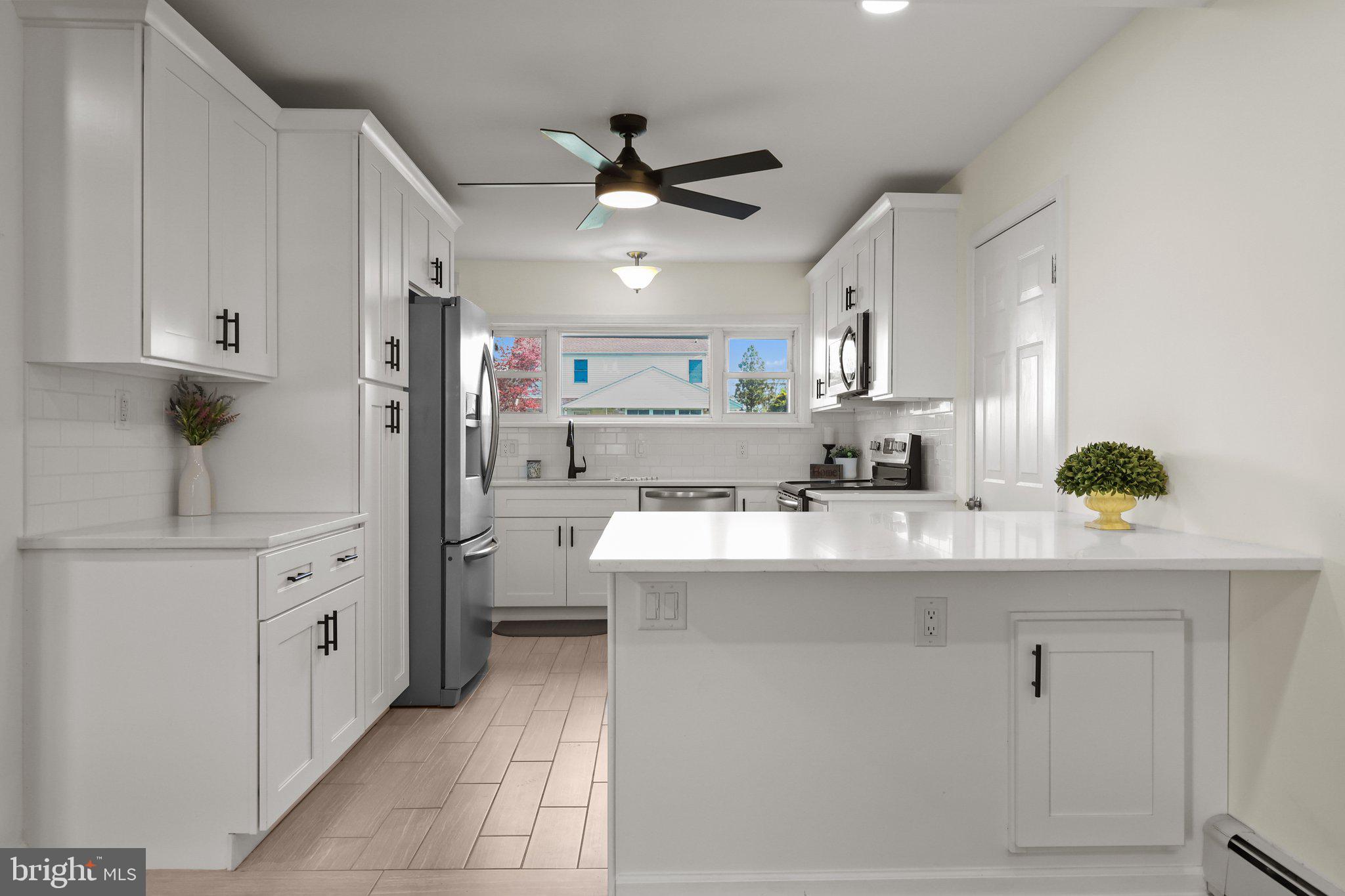 11 Hawk Road Levittown, PA 19056 - Photo 8 of 35 Beautiful Kitchen Remodeled in 2023