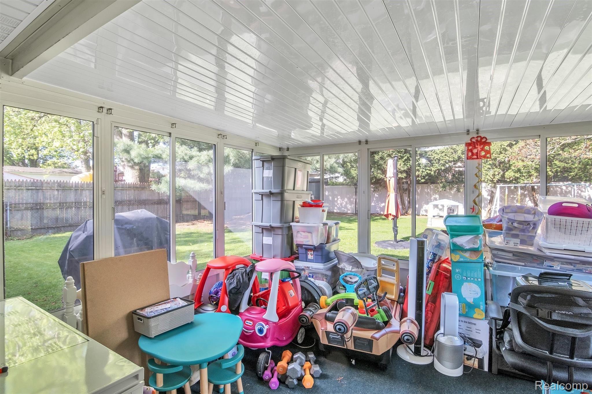 18981 Norwich Road Livonia, MI 48152 - Photo 33 of 35 19-18981 Norwich Rd-Windowstill-Real-Estate-Photography-19.jpg