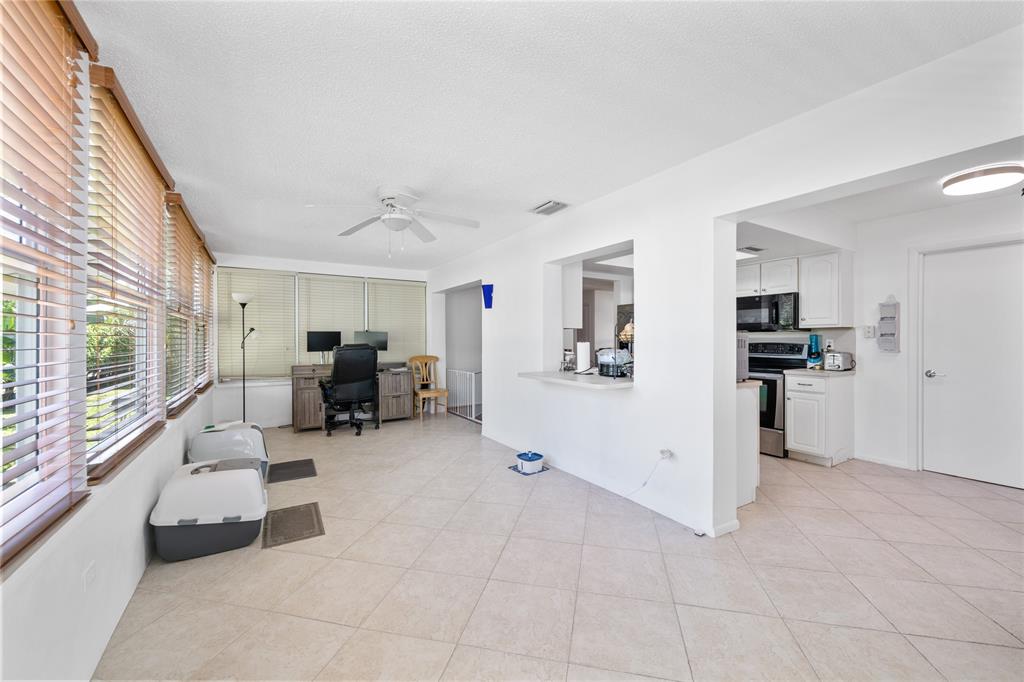 220 South Golf Boulevard Pompano Beach, FL 33064 - Photo 10 of 35 a view of a living room