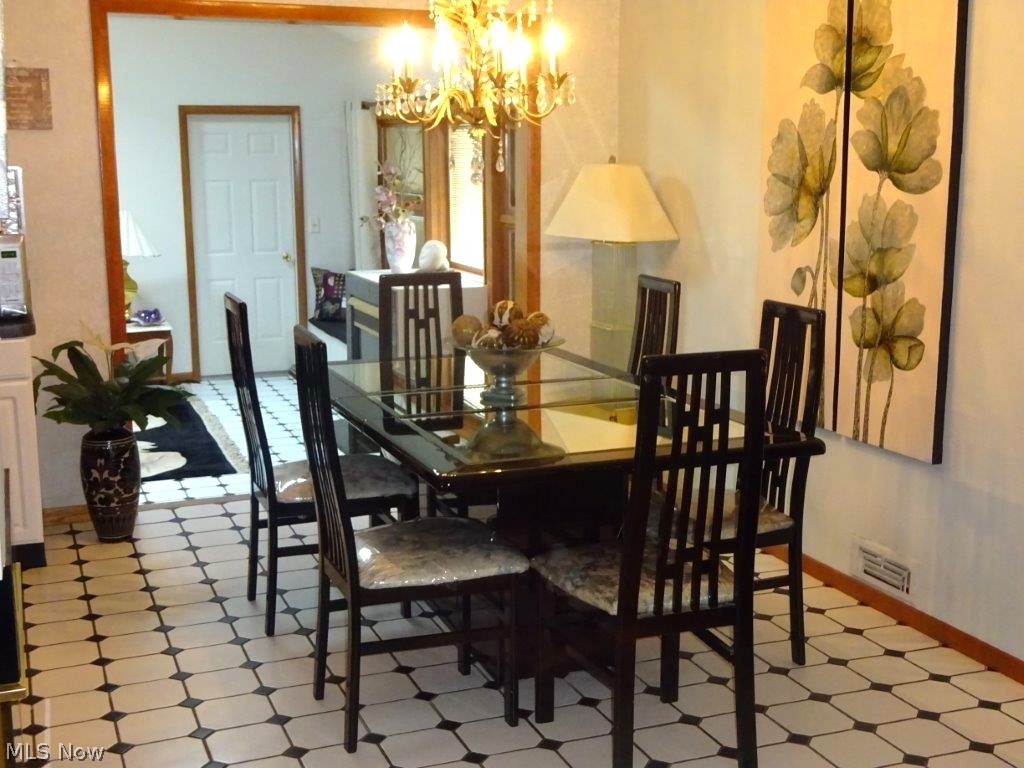 9198 Reichert Road Parma, OH 44130 - Photo 4 of 23