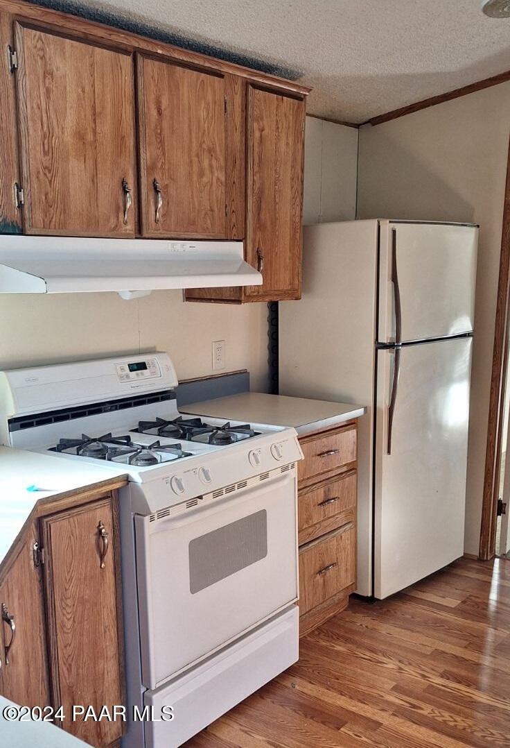 4857 North Ranger Road Prescott Valley, AZ 86314 - Photo 9 of 25 Kitchen Range Fridge