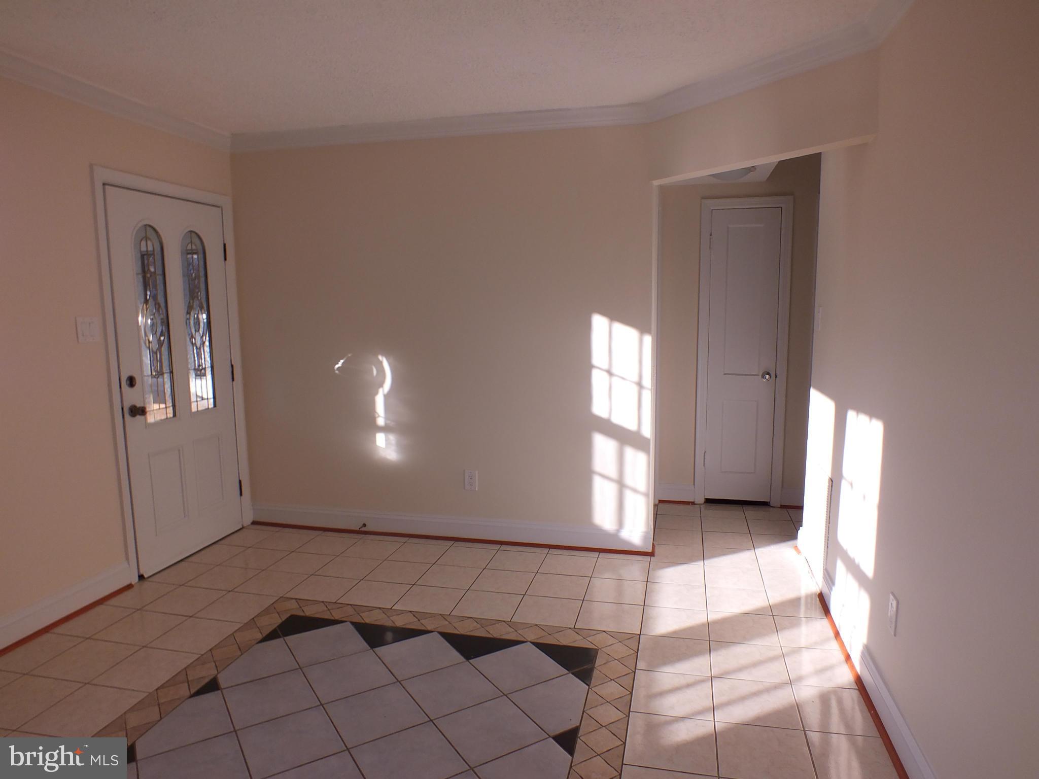 6938 Oak Ridge Road Falls Church, VA 22042 - Photo 2 of 29 Living Room