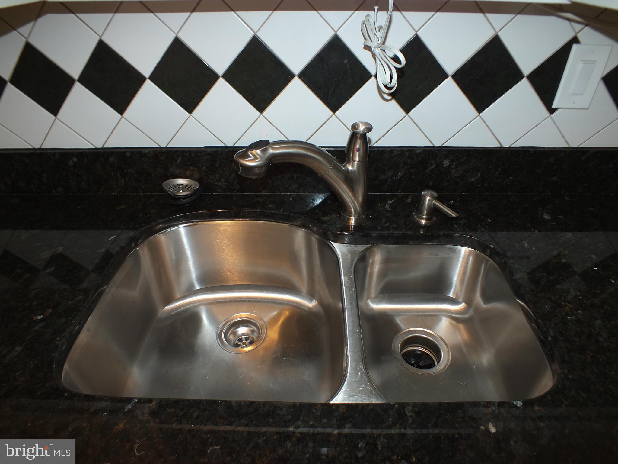 6938 Oak Ridge Road Falls Church, VA 22042 - Photo 14 of 29 Kitchen