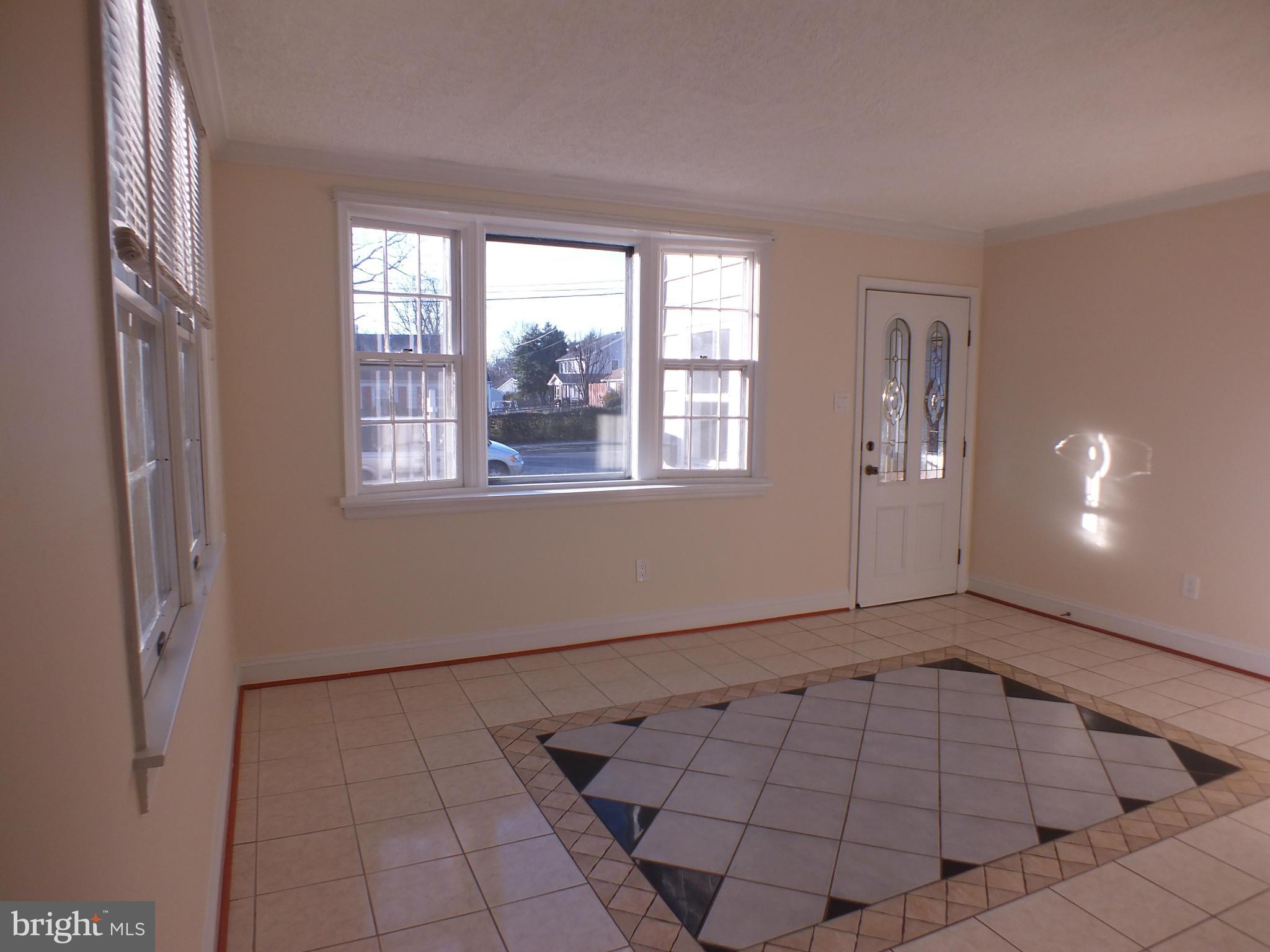 6938 Oak Ridge Road Falls Church, VA 22042 - Photo 15 of 29 Living Room