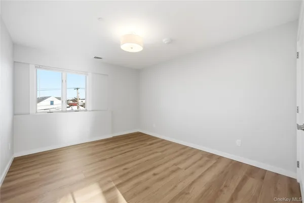 $3,900 | 62 South Street, Unit 201, Oyster Bay, NY 11771