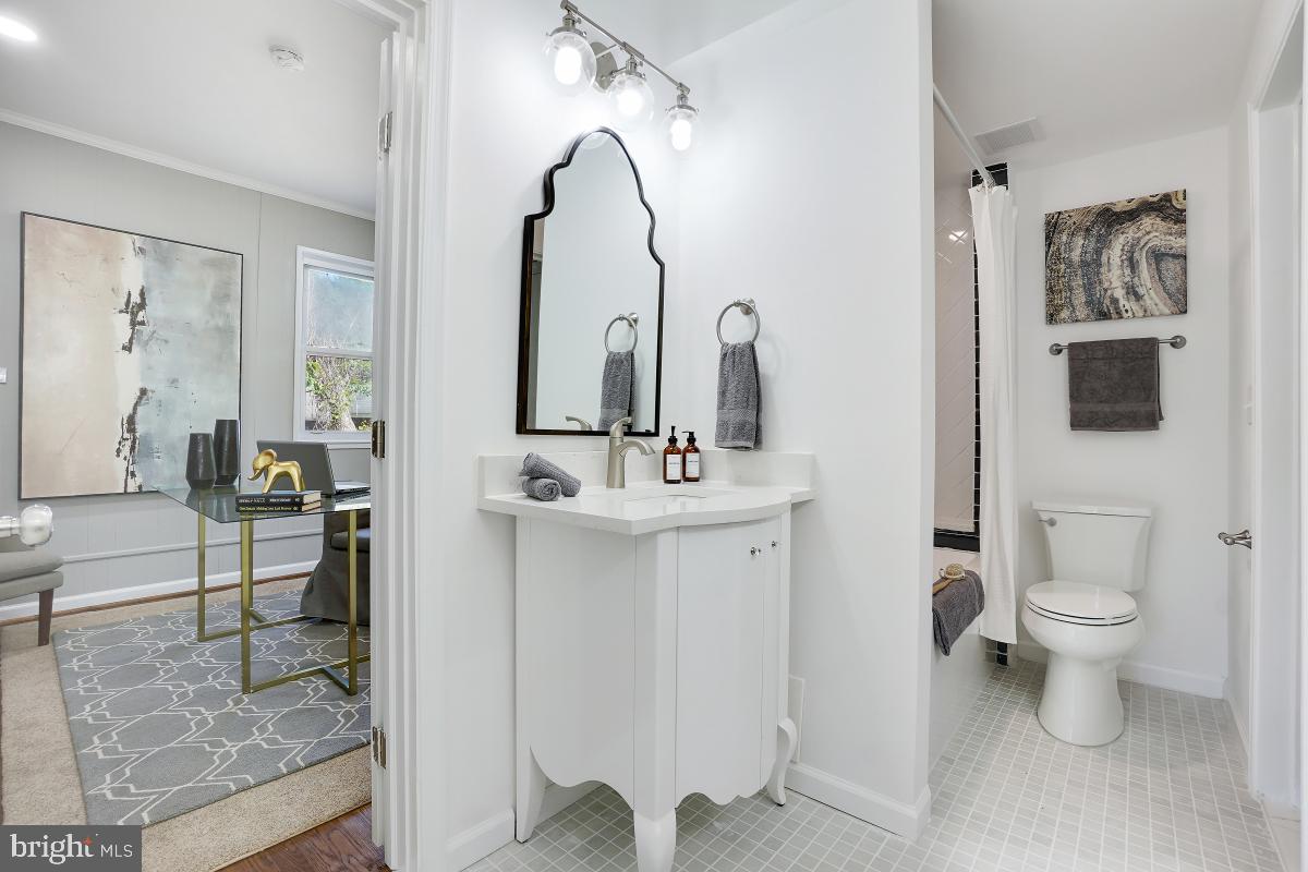 6600 Queens Chapel Road University Park, MD 20782 - Photo 15 of 72 Main level full bathroom