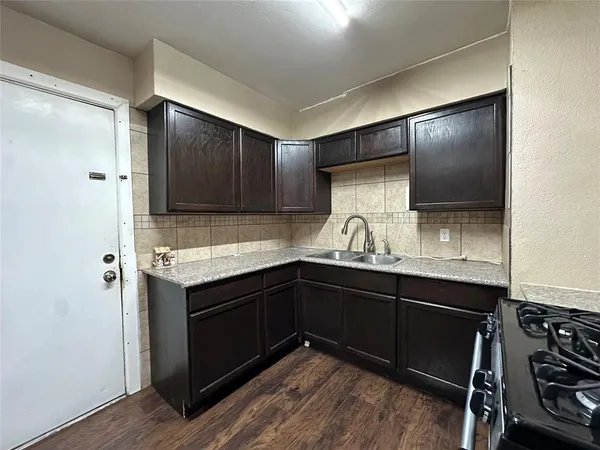 $180,000 | 4156 Daniel Lane, Lancaster, TX 75134