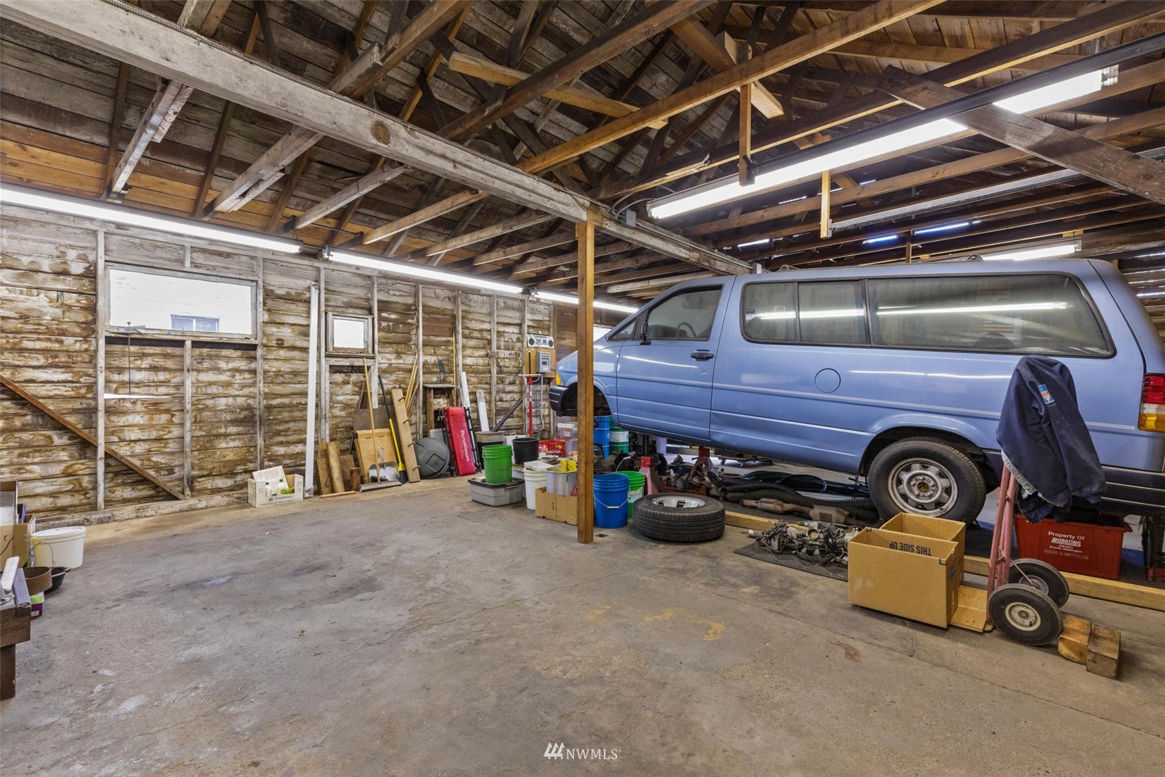 10325 Midvale Avenue North Seattle, WA 98133 - Photo 30 of 39 a view of car garage