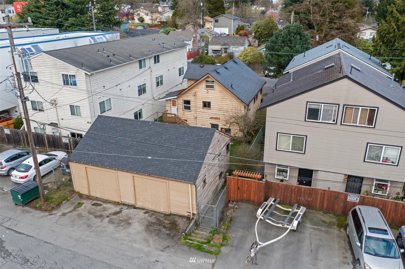 10325 Midvale Avenue North Seattle, WA 98133 - Photo 35 of 39 an aerial view of a house with a yard