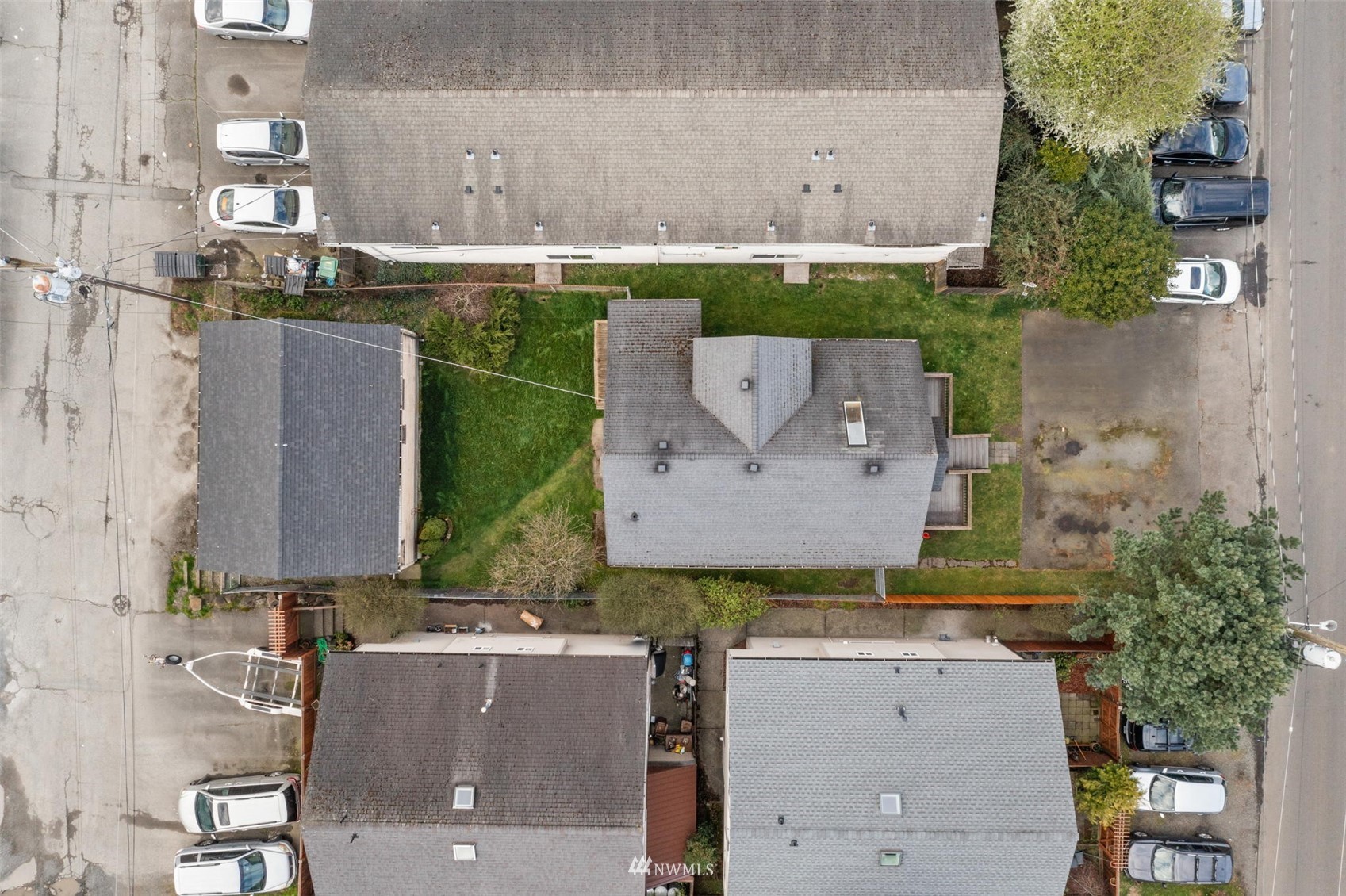10325 Midvale Avenue North Seattle, WA 98133 - Photo 36 of 39 an aerial view of a house with a garden and lake view