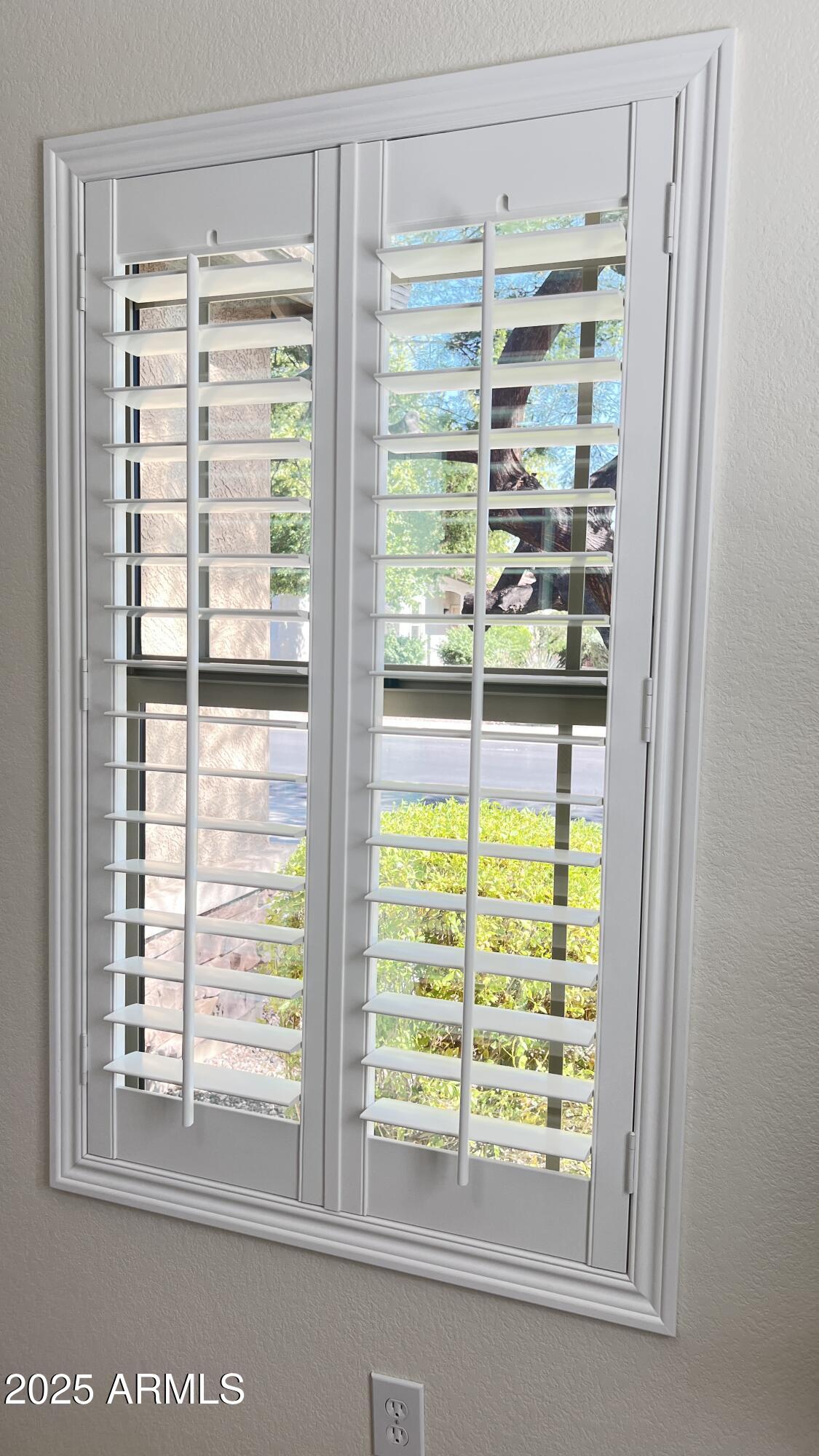 10850 West Avenida Del Rey Peoria, AZ 85383 - Photo 6 of 35 BEAUTIFUL PLANTATION SHUTTERS