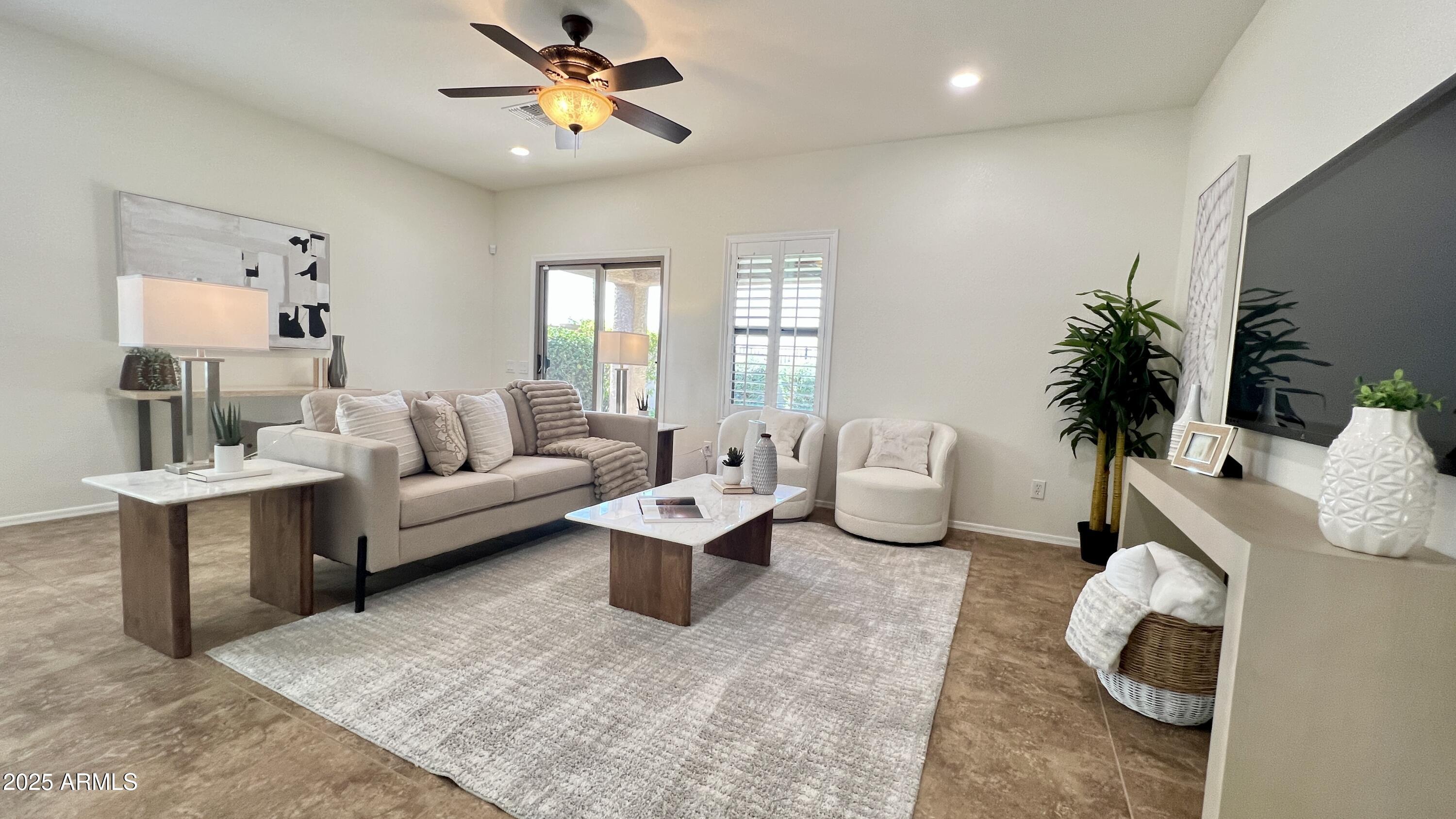 10850 West Avenida Del Rey Peoria, AZ 85383 - Photo 8 of 35 GREAT ROOM