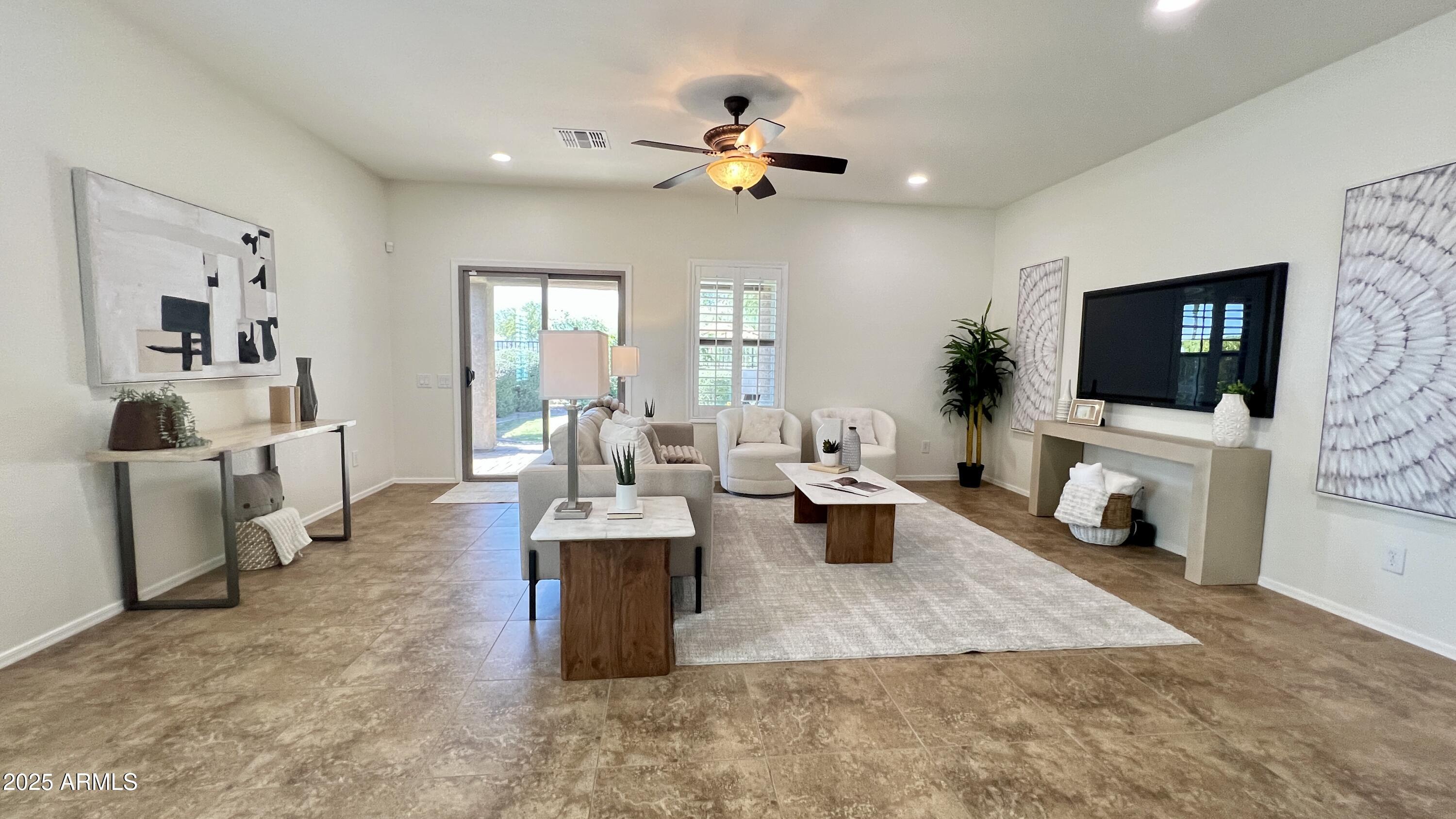 10850 West Avenida Del Rey Peoria, AZ 85383 - Photo 10 of 35 SPACIOUS GREAT ROOM