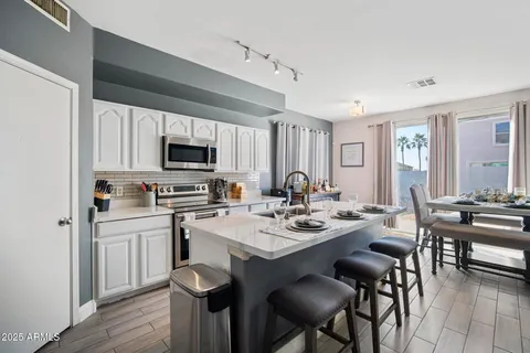 $430,000 | 7218 South 40th Lane, Phoenix, AZ 85041