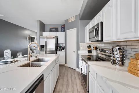 $430,000 | 7218 South 40th Lane, Phoenix, AZ 85041