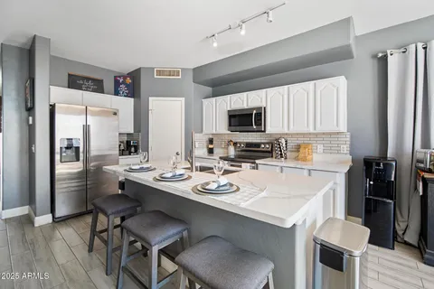 $430,000 | 7218 South 40th Lane, Phoenix, AZ 85041