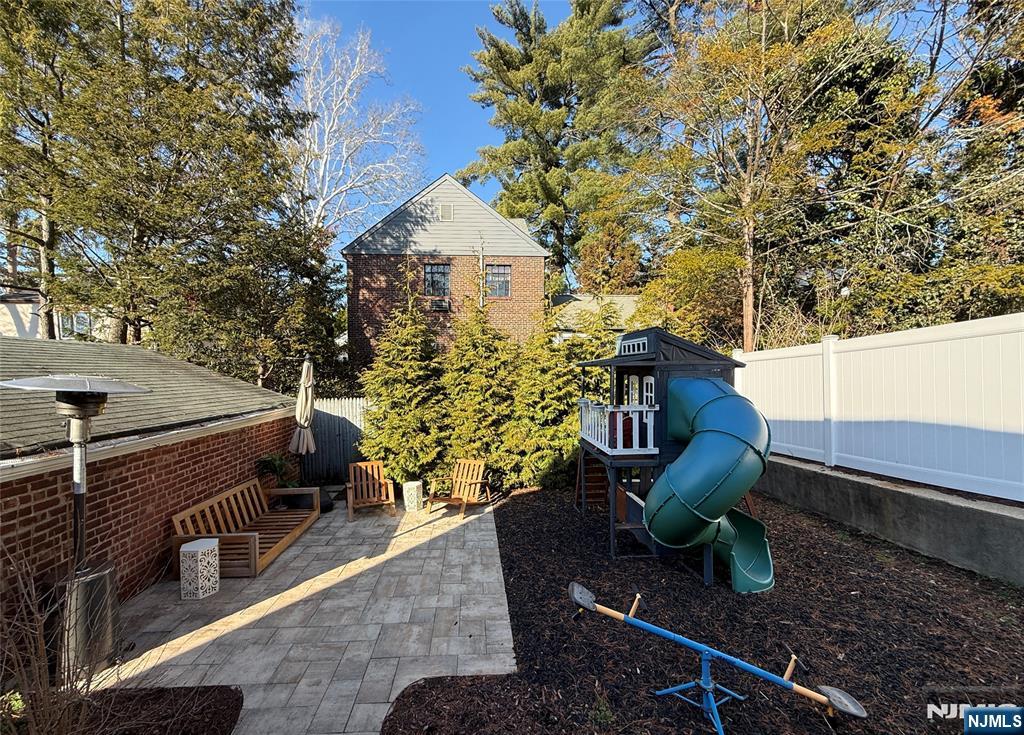 609 Wyndham Road Teaneck, NJ 07666 - Photo 26 of 26 a house view with a sitting space