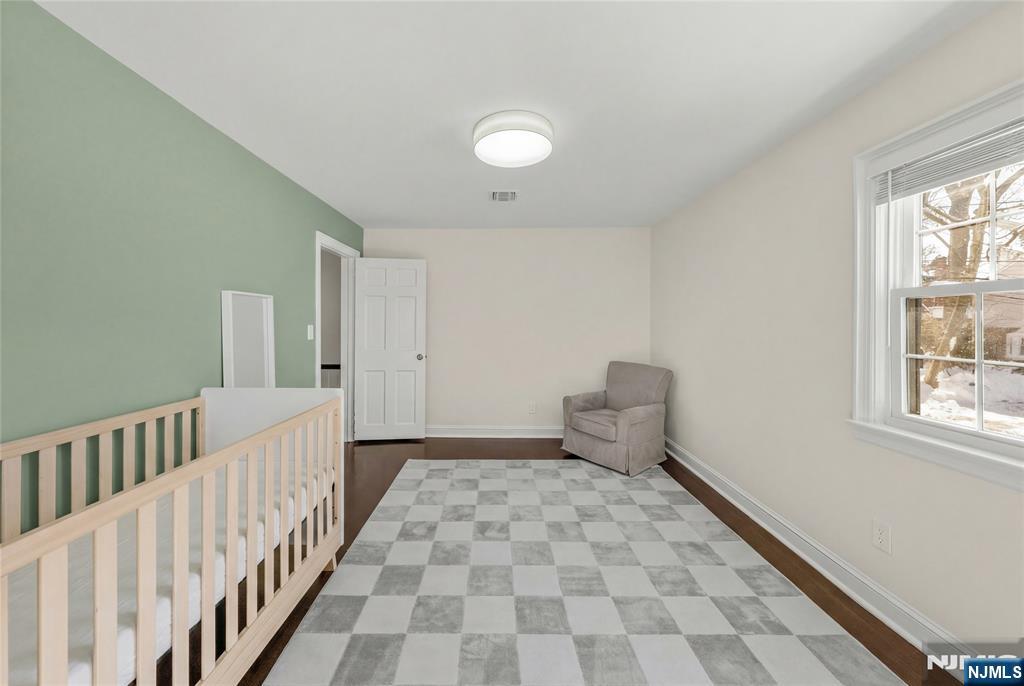 609 Wyndham Road Teaneck, NJ 07666 - Photo 7 of 26