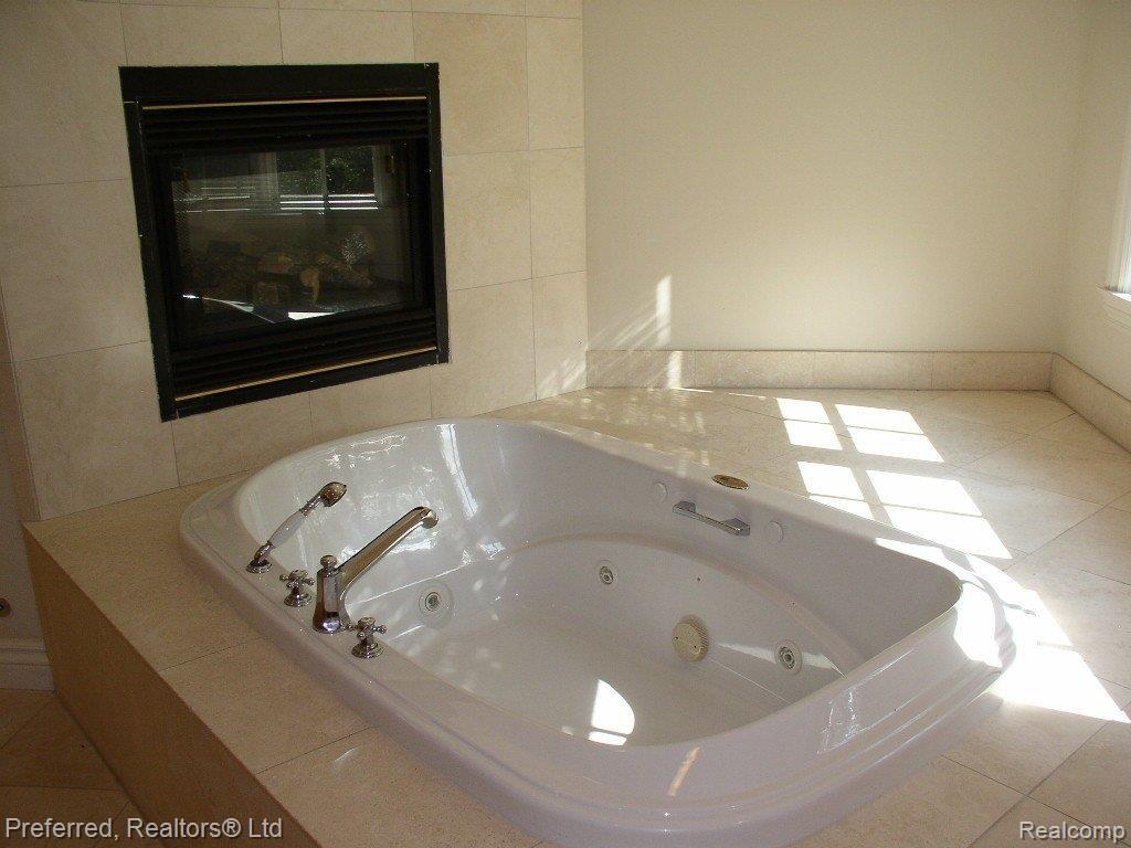 5425 Longmeadow Road Bloomfield Hills, MI 48304 - Photo 20 of 23 P1010107.JPG