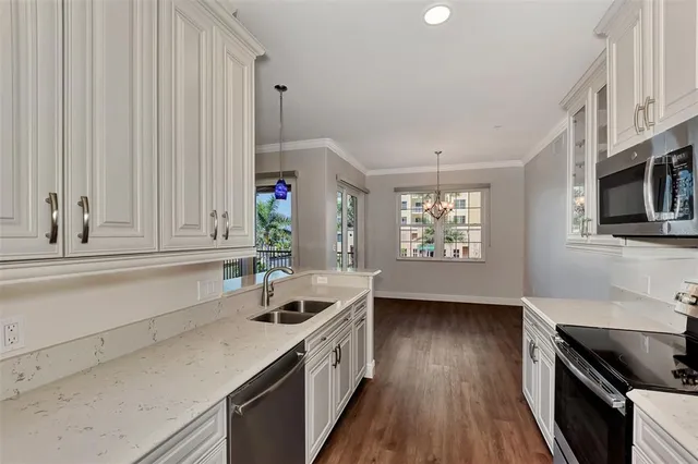 a view of a livingroom with a ceiling fan & hardwood floor