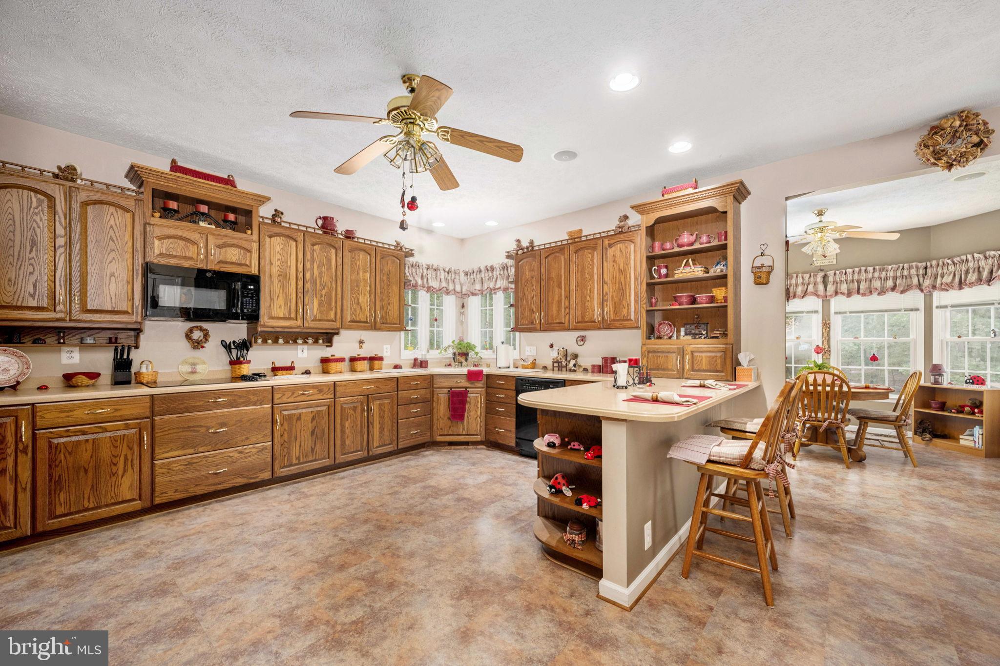 32236 Deep Meadow Lane Locust Grove, VA 22508 - Photo 32 of 58 Warm & inviting kitchen