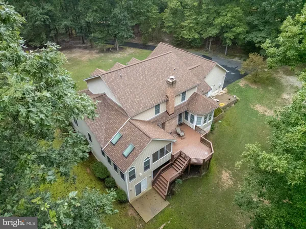 an aerial view of a house with outdoor space and lake view
