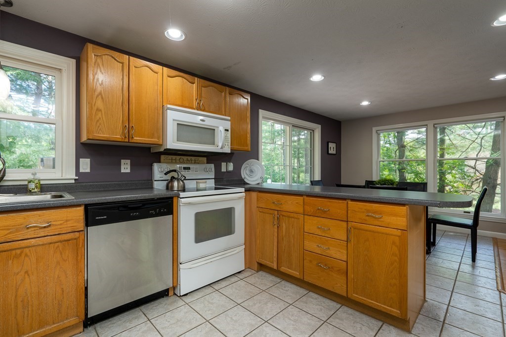 37 Unicorn Circle Amesbury, MA 01913 - Photo 14 of 35