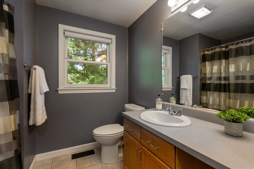 37 Unicorn Circle Amesbury, MA 01913 - Photo 16 of 35