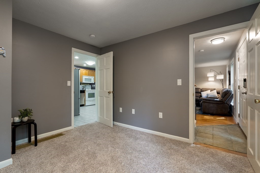 37 Unicorn Circle Amesbury, MA 01913 - Photo 17 of 35