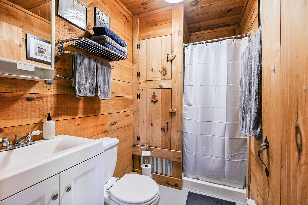 325 Molunkus Road Cornville, ME 04976 - Photo 23 of 44 Bathroom