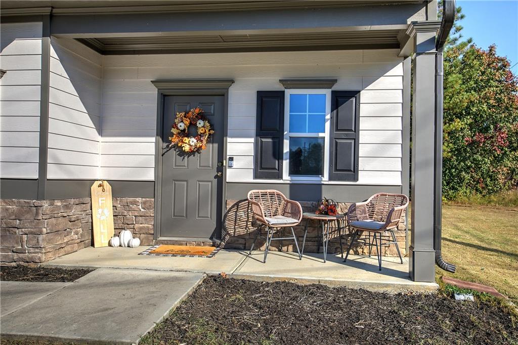 10 Eagle Drive Northwest Cartersville, GA 30121 - Photo 4 of 41 a house view with a outdoor space