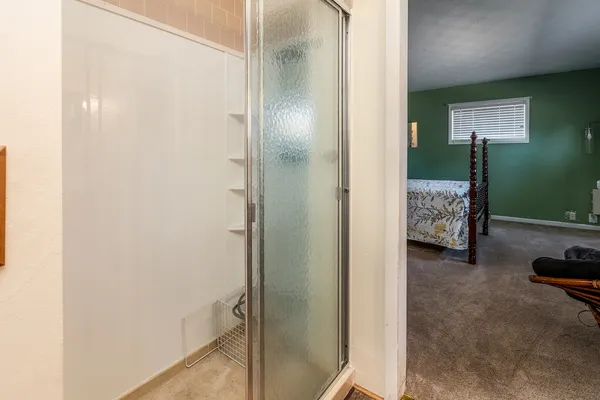 a en suite bathroom with a shower