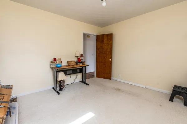 a room with furniture and air conditioner vent