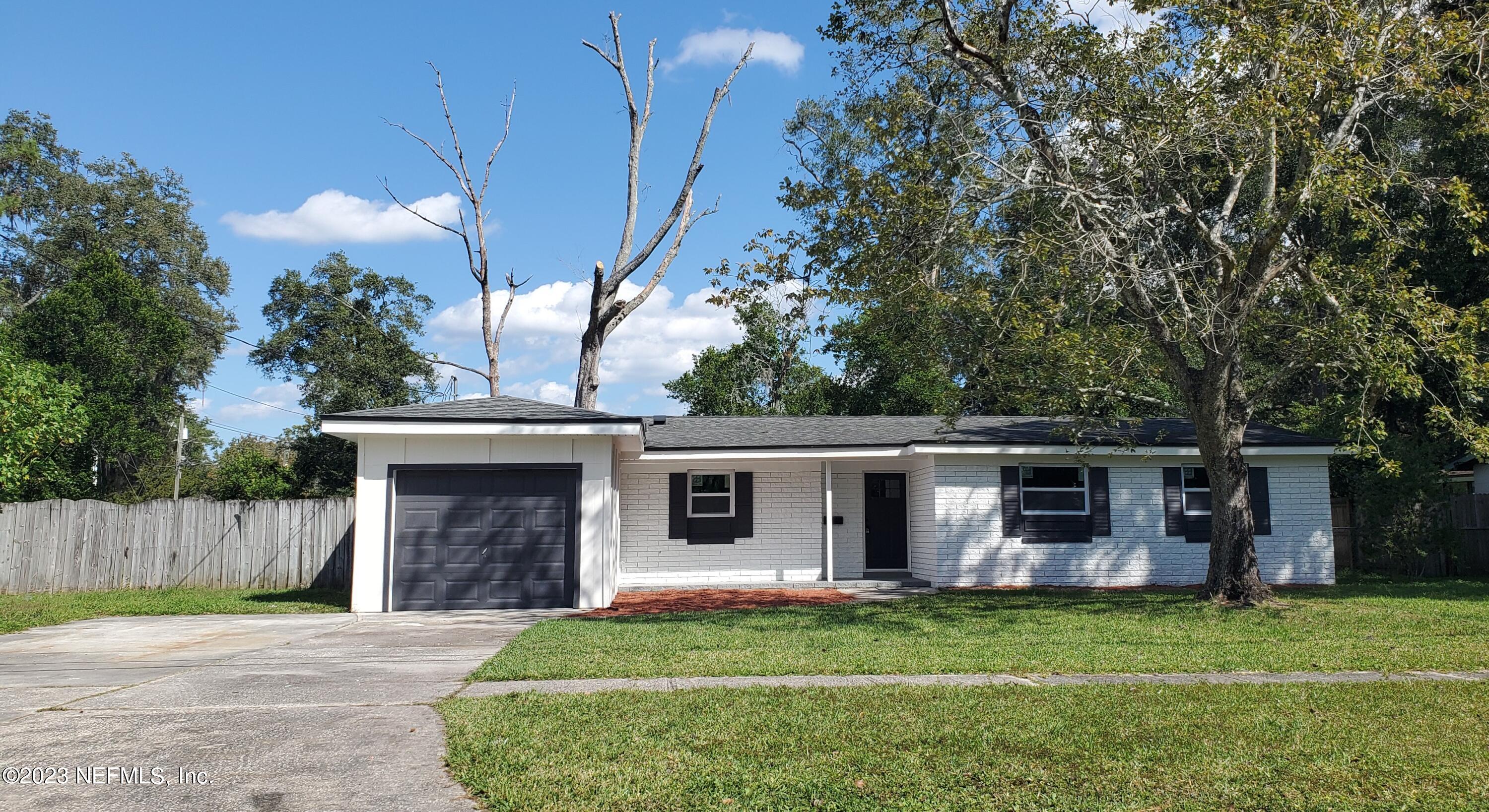 2305 Brest Road Jacksonville, FL 32216 - Photo 30 of 32 a front view of a house with a garden
