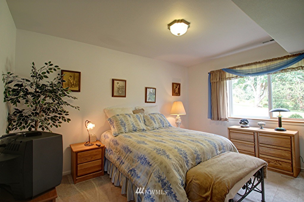 2363 Strawberry Point Road Oak Harbor, WA 98277 - Photo 15 of 24 Gallery Image 15