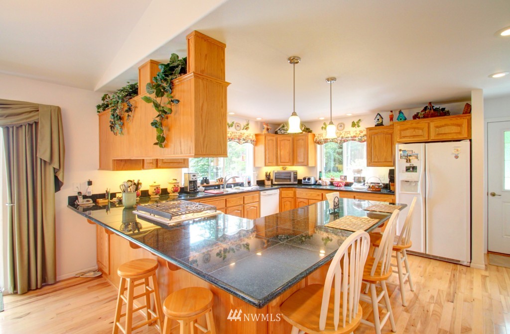 2363 Strawberry Point Road Oak Harbor, WA 98277 - Photo 4 of 24 Gallery Image 4