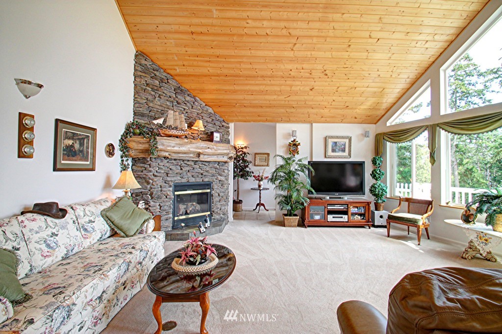 2363 Strawberry Point Road Oak Harbor, WA 98277 - Photo 5 of 24 Gallery Image 5