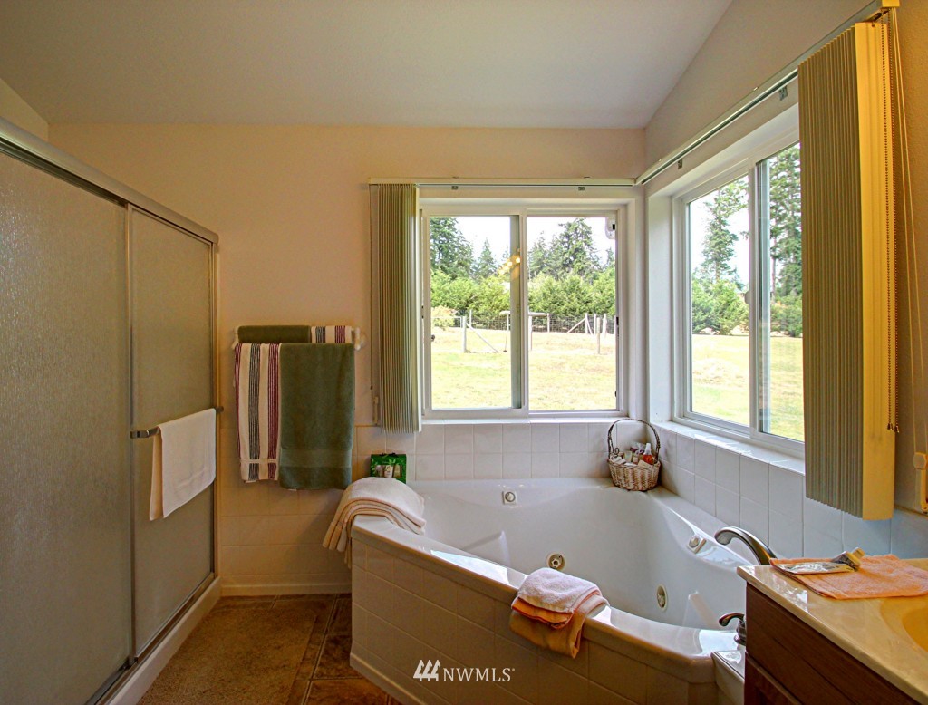 2363 Strawberry Point Road Oak Harbor, WA 98277 - Photo 10 of 24 Gallery Image 10