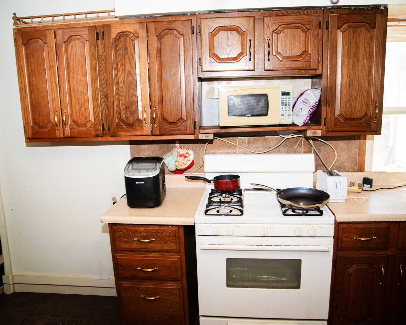 13610 137th Avenue West Taylor Ridge, IL 61284 - Photo 14 of 24 a kitchen with a stove and a microwave