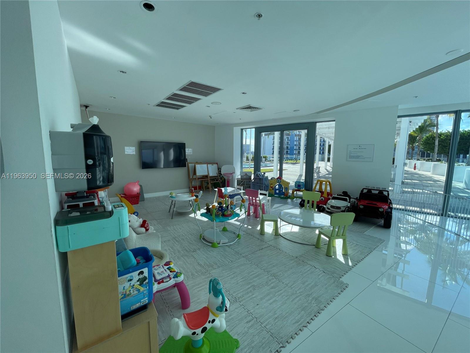 601 Northeast 36th Street, Unit 2109 Miami, FL 33137 - Photo 32 of 34 PLAY ROOM