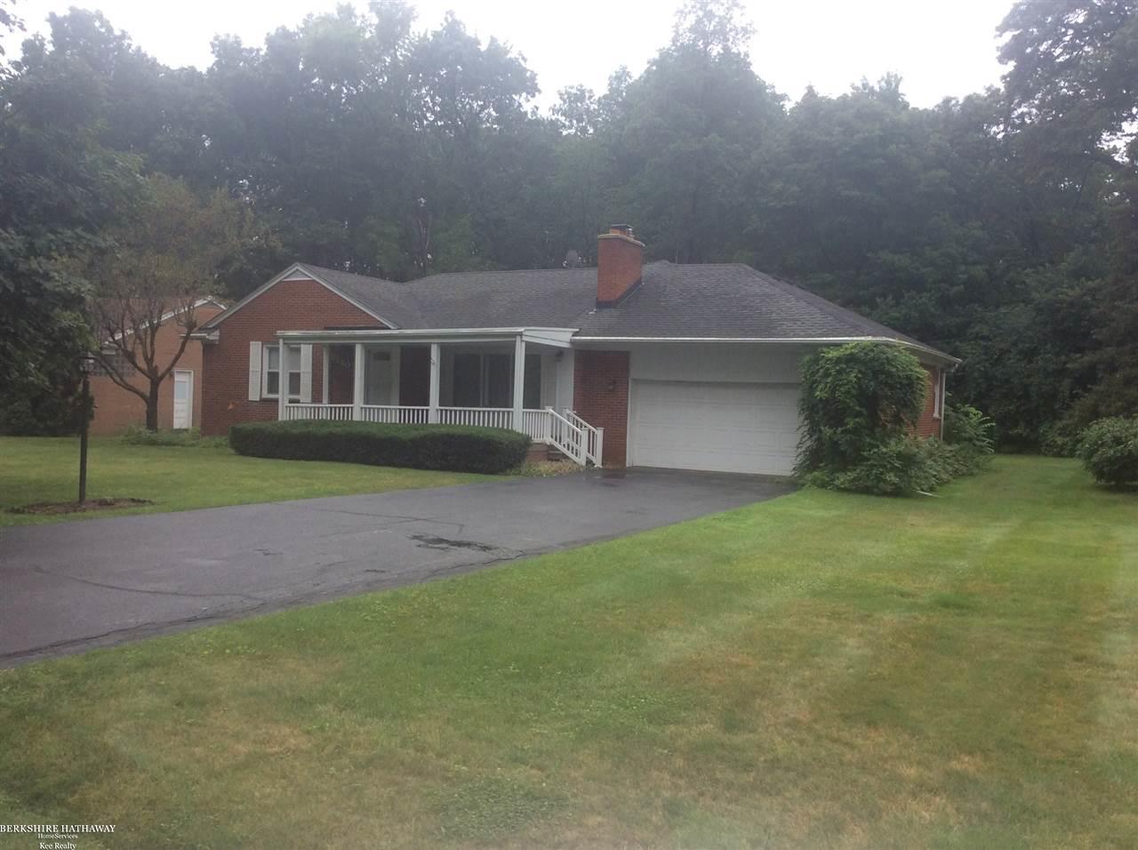 2140 Devonshire Road Bloomfield Hills, MI 48302 - Photo 2 of 24 31324992-1.JPG