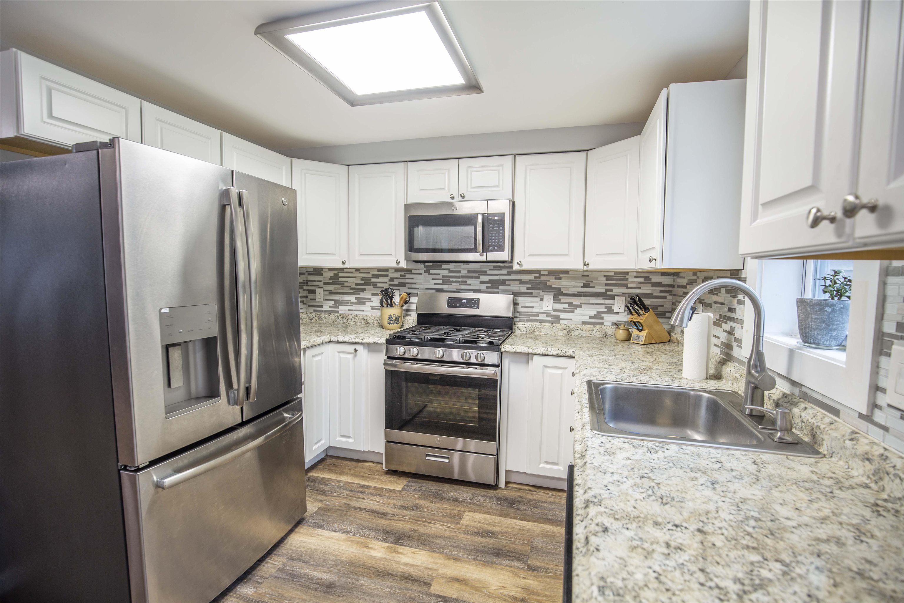 63 Dale Road, Unit B Hooksett, NH 03106 - Photo 11 of 23